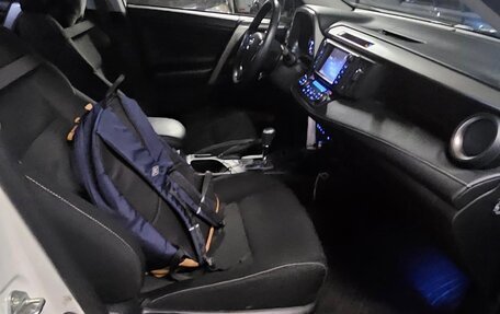 Toyota RAV4, 2017 год, 2 450 000 рублей, 7 фотография