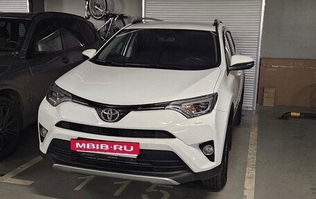 Toyota RAV4, 2017 год, 2 450 000 рублей, 2 фотография
