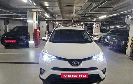 Toyota RAV4, 2017 год, 2 450 000 рублей, 10 фотография