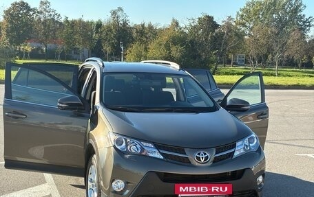 Toyota RAV4, 2013 год, 2 490 000 рублей, 5 фотография
