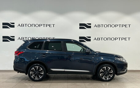 Mitsubishi Outlander III рестайлинг 3, 2022 год, 2 699 000 рублей, 8 фотография