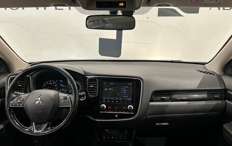 Mitsubishi Outlander III рестайлинг 3, 2022 год, 2 699 000 рублей, 12 фотография