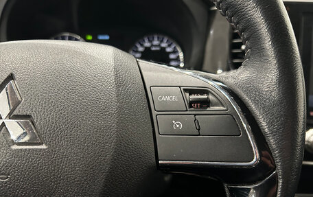 Mitsubishi Outlander III рестайлинг 3, 2022 год, 2 699 000 рублей, 18 фотография