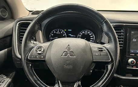 Mitsubishi Outlander III рестайлинг 3, 2022 год, 2 699 000 рублей, 16 фотография