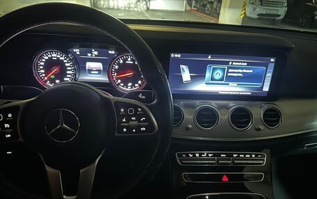 Mercedes-Benz E-Класс, 2019 год, 3 200 000 рублей, 5 фотография