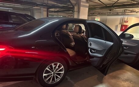 Mercedes-Benz E-Класс, 2019 год, 3 200 000 рублей, 7 фотография