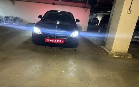 Mercedes-Benz E-Класс, 2019 год, 3 200 000 рублей, 8 фотография