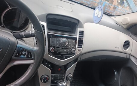 Chevrolet Cruze II, 2009 год, 650 000 рублей, 6 фотография