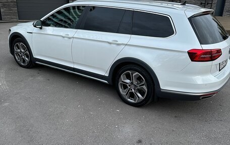 Volkswagen Passat B8 рестайлинг, 2018 год, 2 770 000 рублей, 3 фотография