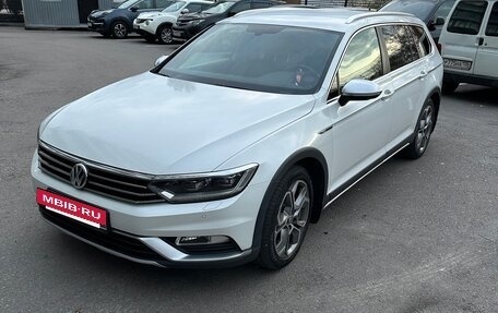 Volkswagen Passat B8 рестайлинг, 2018 год, 2 770 000 рублей, 2 фотография