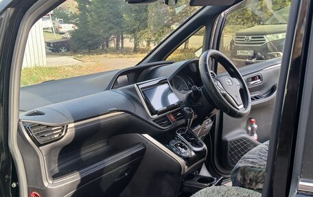 Toyota Esquire I, 2017 год, 2 450 000 рублей, 13 фотография