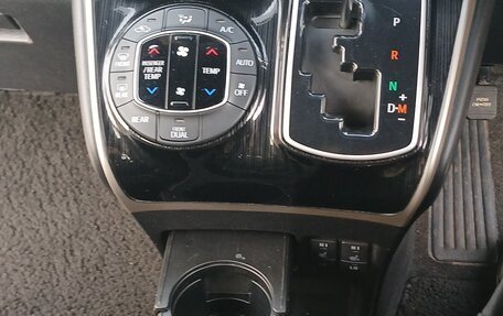 Toyota Esquire I, 2017 год, 2 450 000 рублей, 24 фотография