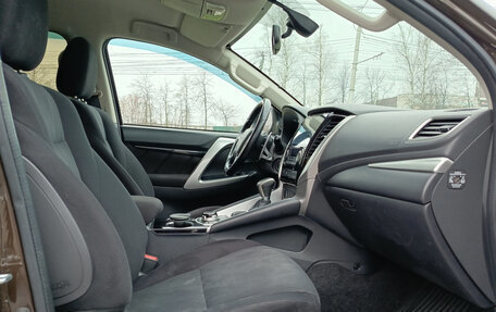 Mitsubishi Pajero Sport III рестайлинг, 2018 год, 2 800 000 рублей, 13 фотография