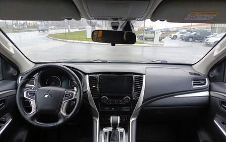 Mitsubishi Pajero Sport III рестайлинг, 2018 год, 2 800 000 рублей, 17 фотография