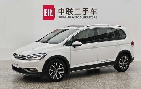 Volkswagen Touran III, 2022 год, 1 800 000 рублей, 2 фотография