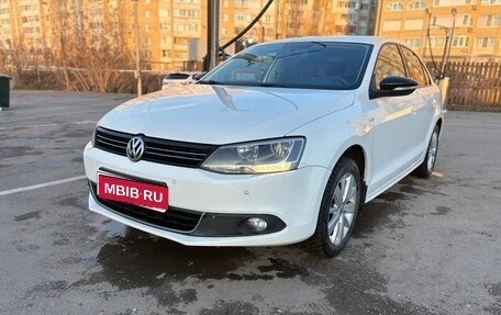 Volkswagen Jetta VI, 2013 год, 1 240 000 рублей, 1 фотография