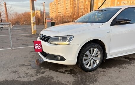 Volkswagen Jetta VI, 2013 год, 1 240 000 рублей, 3 фотография