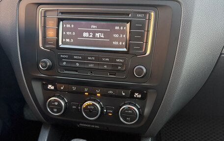 Volkswagen Jetta VI, 2013 год, 1 240 000 рублей, 21 фотография