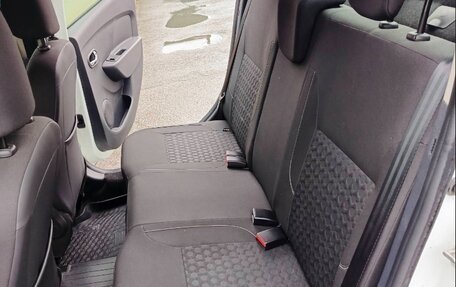 Renault Logan II, 2017 год, 840 000 рублей, 7 фотография