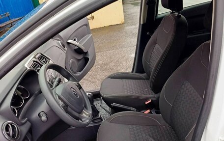 Renault Logan II, 2017 год, 840 000 рублей, 6 фотография