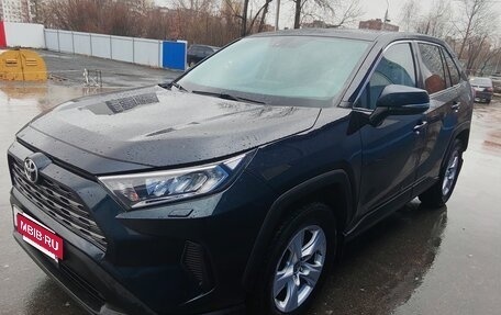 Toyota RAV4, 2020 год, 2 700 000 рублей, 10 фотография