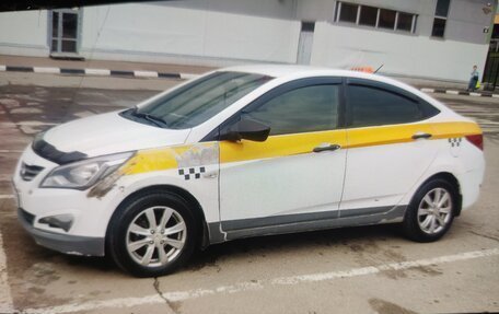 Hyundai Solaris II рестайлинг, 2015 год, 380 000 рублей, 4 фотография