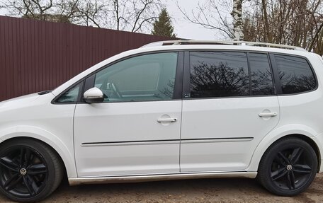 Volkswagen Touran III, 2012 год, 850 000 рублей, 3 фотография