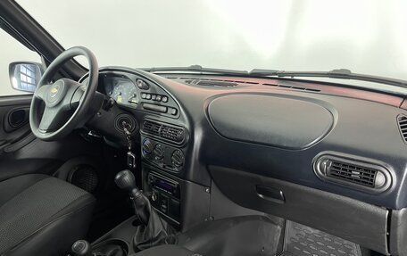 Chevrolet Niva I рестайлинг, 2017 год, 836 000 рублей, 10 фотография