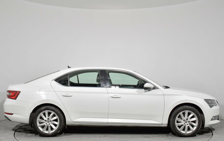 Skoda Superb III рестайлинг, 2018 год, 1 829 000 рублей, 4 фотография