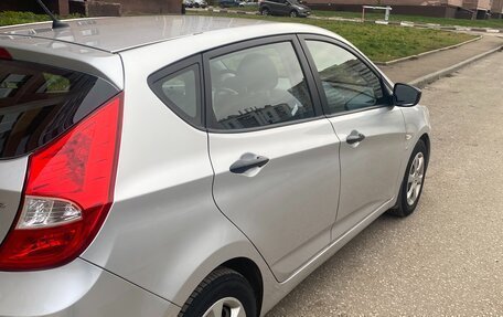 Hyundai Solaris II рестайлинг, 2011 год, 715 000 рублей, 2 фотография