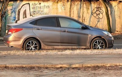 Hyundai Solaris II рестайлинг, 2013 год, 800 000 рублей, 1 фотография