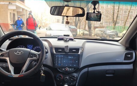 Hyundai Solaris II рестайлинг, 2013 год, 800 000 рублей, 2 фотография