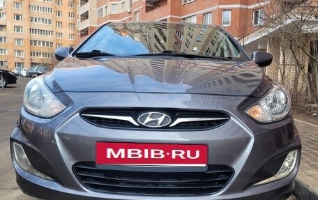 Hyundai Solaris II рестайлинг, 2013 год, 800 000 рублей, 8 фотография