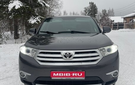 Toyota Highlander III, 2012 год, 2 099 000 рублей, 1 фотография