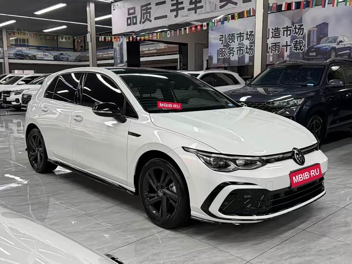 Volkswagen Golf R VII рестайлинг, 2022 год, 1 819 000 рублей, 3 фотография