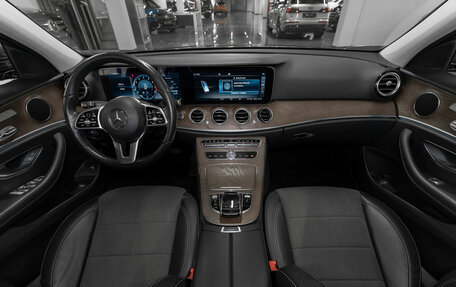 Mercedes-Benz E-Класс, 2020 год, 3 190 000 рублей, 7 фотография