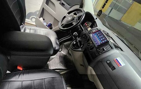 Volkswagen Transporter T5 рестайлинг, 2011 год, 1 550 000 рублей, 9 фотография