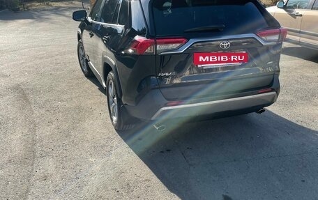 Toyota RAV4, 2021 год, 3 500 000 рублей, 2 фотография