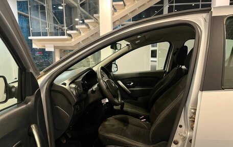 Renault Logan II, 2017 год, 775 000 рублей, 16 фотография