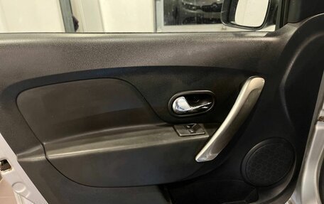 Renault Logan II, 2017 год, 775 000 рублей, 22 фотография