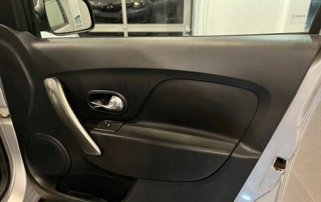 Renault Logan II, 2017 год, 775 000 рублей, 28 фотография