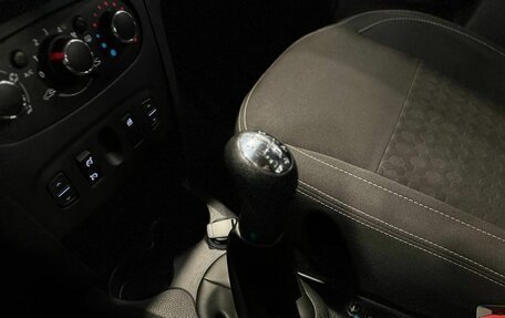 Renault Logan II, 2017 год, 775 000 рублей, 31 фотография