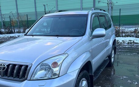 Toyota Land Cruiser Prado 120 рестайлинг, 2005 год, 2 000 000 рублей, 2 фотография