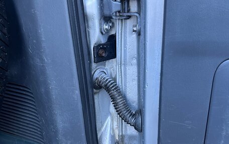 Toyota Land Cruiser Prado 120 рестайлинг, 2005 год, 2 000 000 рублей, 15 фотография