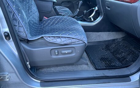 Toyota Land Cruiser Prado 120 рестайлинг, 2005 год, 2 000 000 рублей, 21 фотография