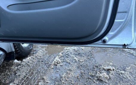 Toyota Land Cruiser Prado 120 рестайлинг, 2005 год, 2 000 000 рублей, 20 фотография