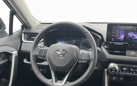 Toyota RAV4, 2025 год, 4 400 000 рублей, 21 фотография