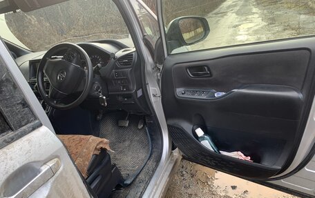 Toyota Noah III, 2014 год, 1 395 000 рублей, 4 фотография