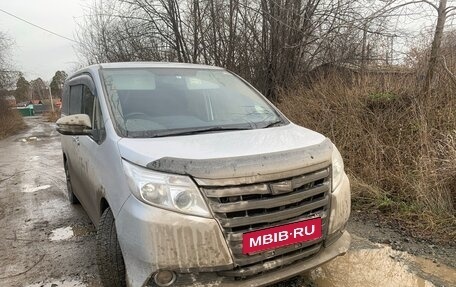 Toyota Noah III, 2014 год, 1 395 000 рублей, 1 фотография