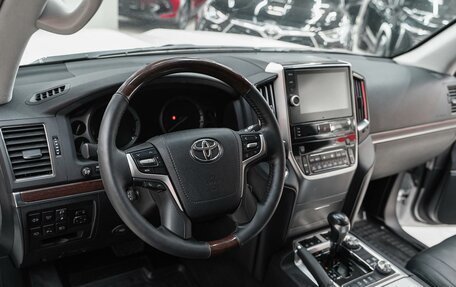 Toyota Land Cruiser 200, 2018 год, 5 249 000 рублей, 10 фотография